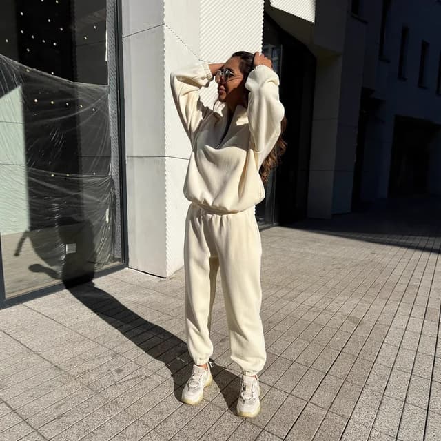 Supplier photo of Stylish Casual Loose-fit Zip-up Stand-collar Sweatshirt Two-piece Set
