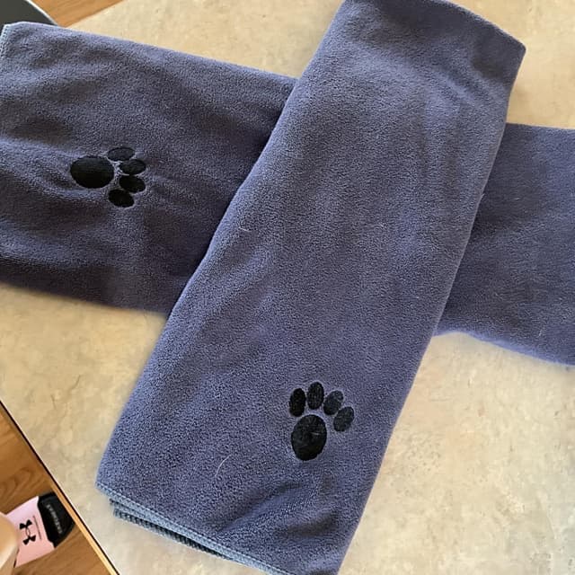 Supplier photo of Microfiber Pet Bath Towel - Super Absorbent Quick Dry Grooming Wrap for Cats and Dogs