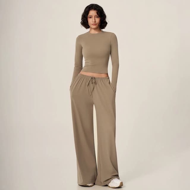 Supplier photo of Women's Yoga Activewear Set Fashionable And Body-Sculpting