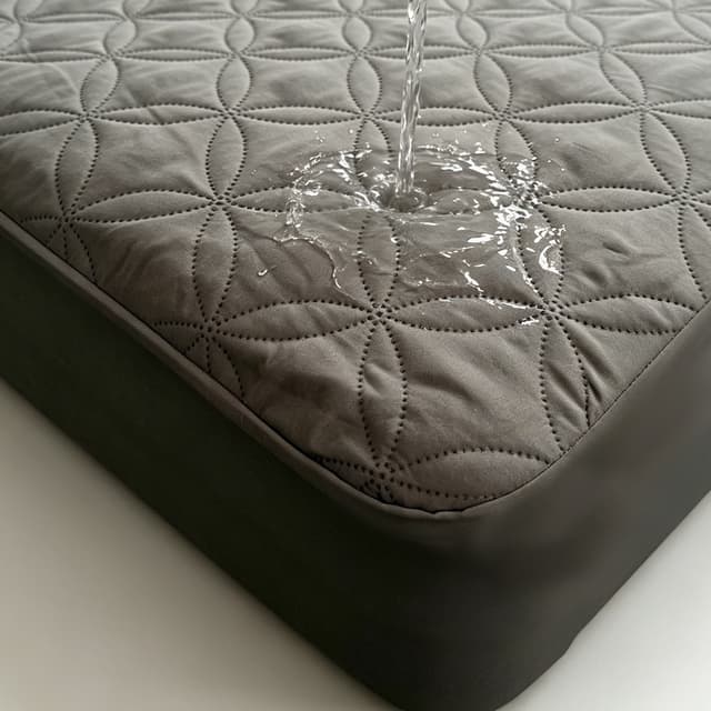 Supplier photo of Amazon Cross-border Mattress Cover 180x200 Brushed Cloth Waterproof Dustproof Case Four Seasons Universal Ultrasonic Mattress